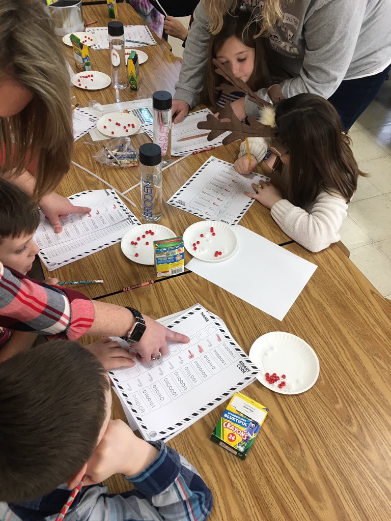 MissTollyTeach's tweet photo. We tested hypotheses and used the binary code to create candy cane patterns for our holiday #STEAM party! These second graders are little coders and scientists already!! #coding #princeslearning #princespride #secondgrade @PrincevilleCUSD https://t.co/l0qKmBOfHj