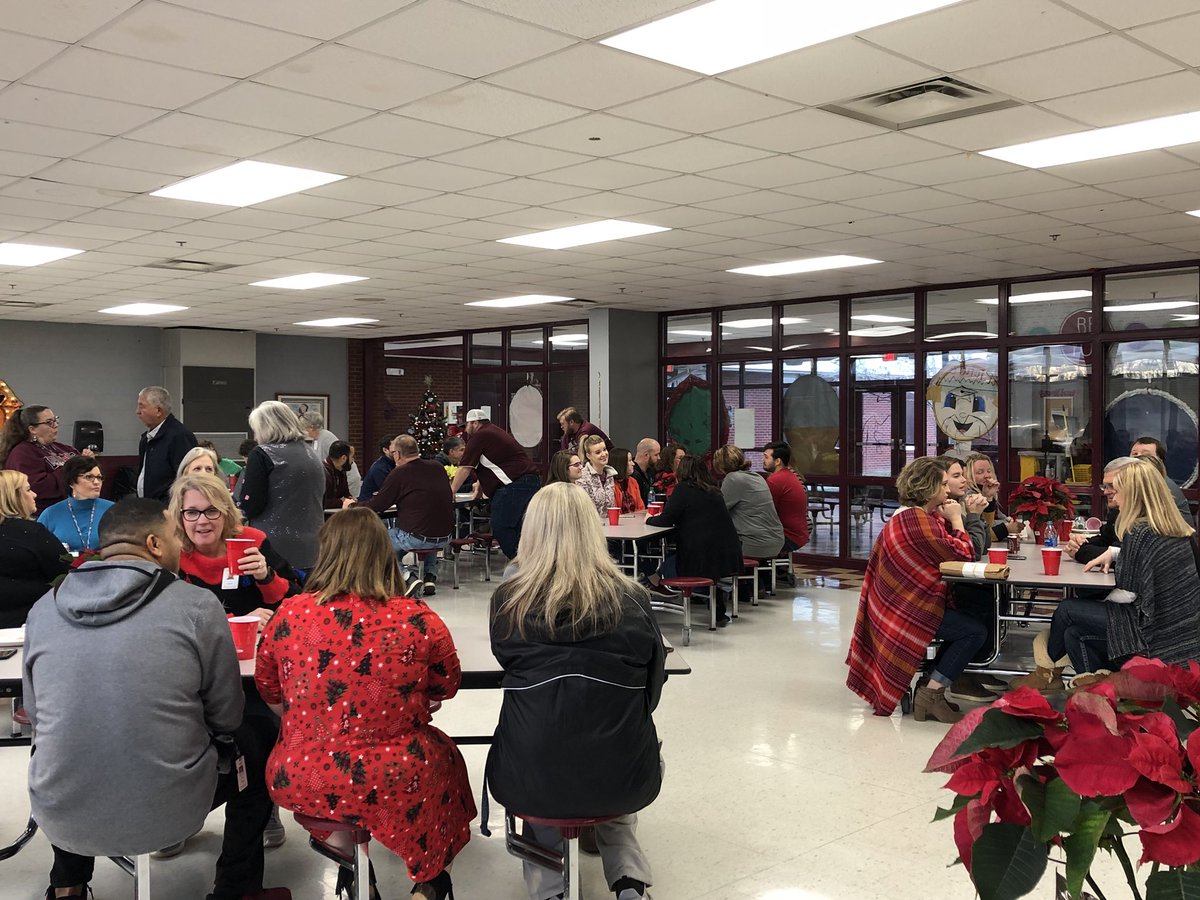 _stephaniemason's tweet photo. Enjoyed breakfast at ERHS - a great community tradition that brings together those who have served in the past with those who serve today. https://t.co/it3cfLXvOO