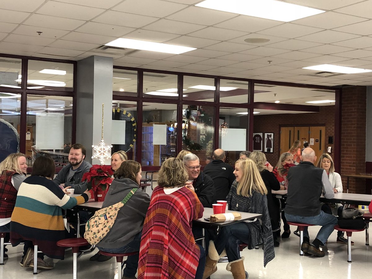 _stephaniemason's tweet photo. Enjoyed breakfast at ERHS - a great community tradition that brings together those who have served in the past with those who serve today. https://t.co/it3cfLXvOO
