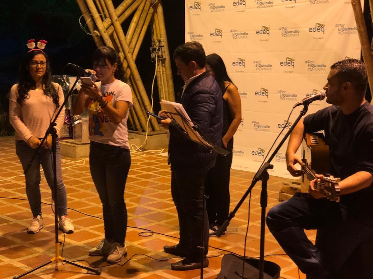 ccaralvar's tweet photo. Le pedimos al Niño Dios por nuestro Quindío para que el amor llegue a todos nuestros hogares y sea la constante en nuestras vidas. Grato momento en el día 5 de Novena del Parque de la Vida de #Armenia #PorElQuindíoYo https://t.co/IcIw3IRzRx