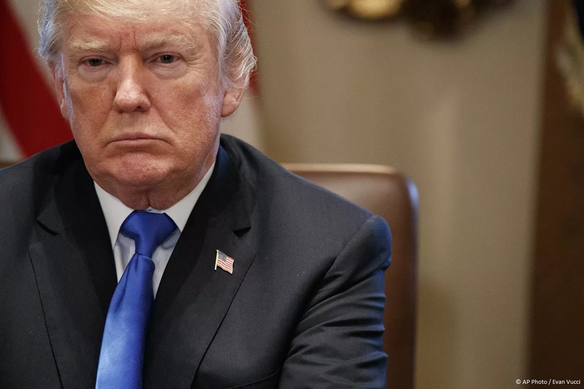 rianru's tweet photo. Трамп подписал бюджет с мерами против России и "Северного потока — 2" 
https://t.co/C7H3ubG57U https://t.co/2iARJVlJCo