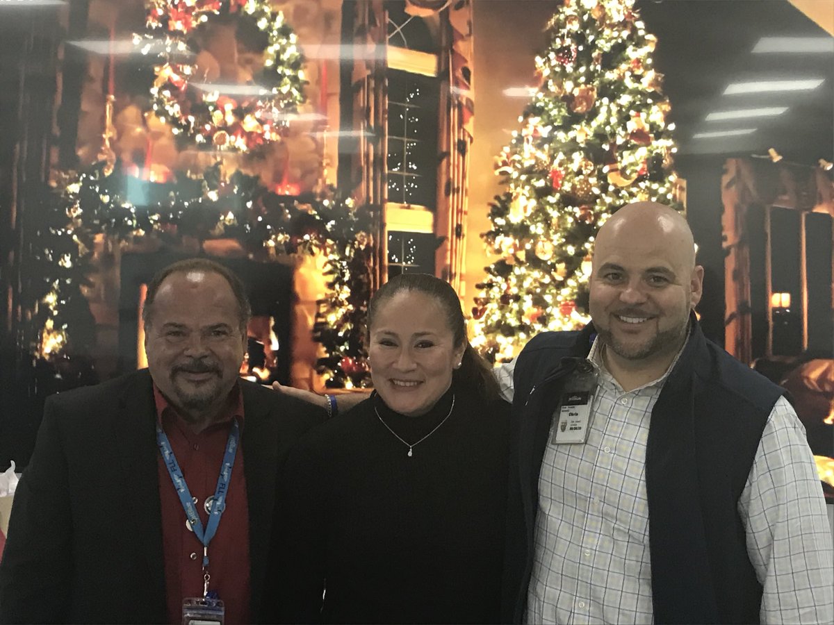 JacquelRicc's tweet photo. #HappyHolidays from our Ground Ops Leadership team  #GOFLL #DreamTeam #JetBlueFLL 🎄⛄️⁦@HelloJetBlue⁩ ⁦@JetBlue⁩ https://t.co/I6fGGy0wqa