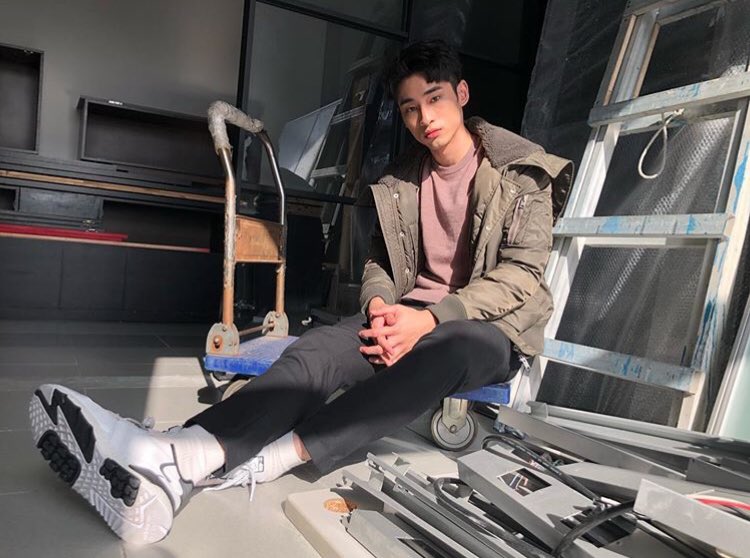 totallynotdemon's tweet photo. - muscle body ✅
- perfectly jawline ✅
- fashionable ✅
- totally a model ✅
- totally my crush 🖤 https://t.co/iQnAMw9LJC