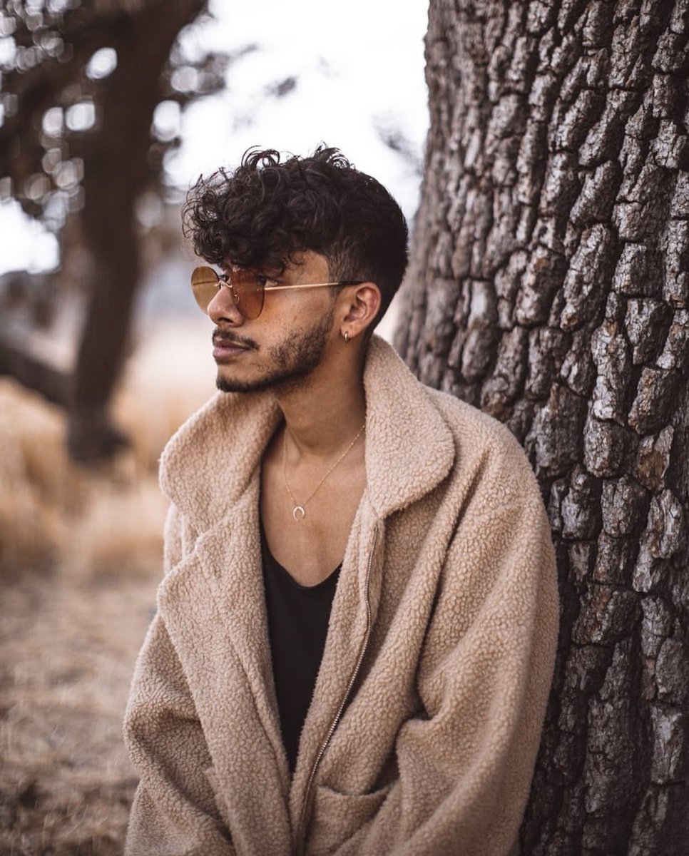 desifinesse's tweet photo. Brown boy excellence bringing queerness to jazz ✨

Check out Sarathi’s new single Kaleidoscope on all streaming platforms! https://t.co/VVx6fqrkmJ