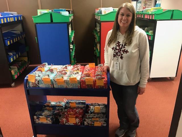 Milliken librarian gifts a book to every elementary student at her school greeleytribune.com/news/milliken-…