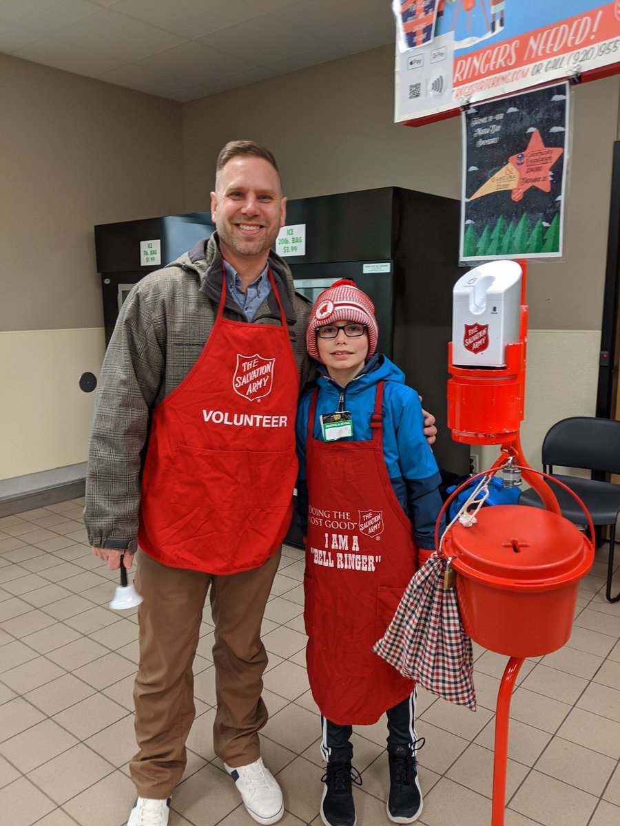AEastDECA's tweet photo. S/O to @KeeganROBrien & Druis for ringing bells for @foxcitiessa! #AEastDECA #RedKettleReason π·ππ
πΌ https://t.co/3xZV7dOTII