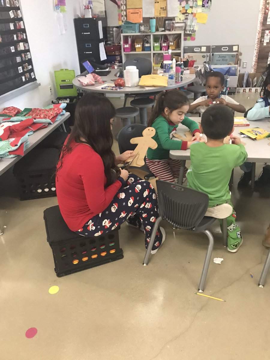 mrsvechsfcs's tweet photo. Teacher Prep 1 & 2 today spent the entire day at their training sites. Letโs just say they came back exhausted today ๐ฉโ๐ซ๐จโ๐ซ #furureteachers #daybeforebreak @ECHShornets @HornetsareCCMR https://t.co/MwvZktdAl5