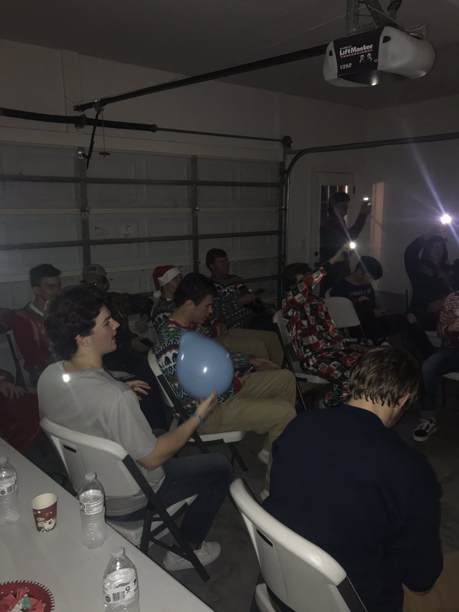 AllenT14's tweet photo. 2019 Christmas Party!! https://t.co/xkIZrUPeV1