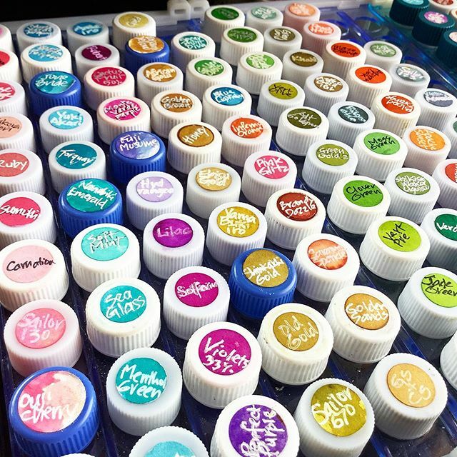 aileen09's tweet photo. My ink drawer. .
It’s the result of a “slightly” OCD (“slightly” only because if I was fully OCD I’d rewrite all those labels more neatly 😅) quirk. .
I decant each ink into vials so that I can see them all at a glance and also not accidentally contam… https://t.co/0KboqI6oUX https://t.co/zFby7cmdZN