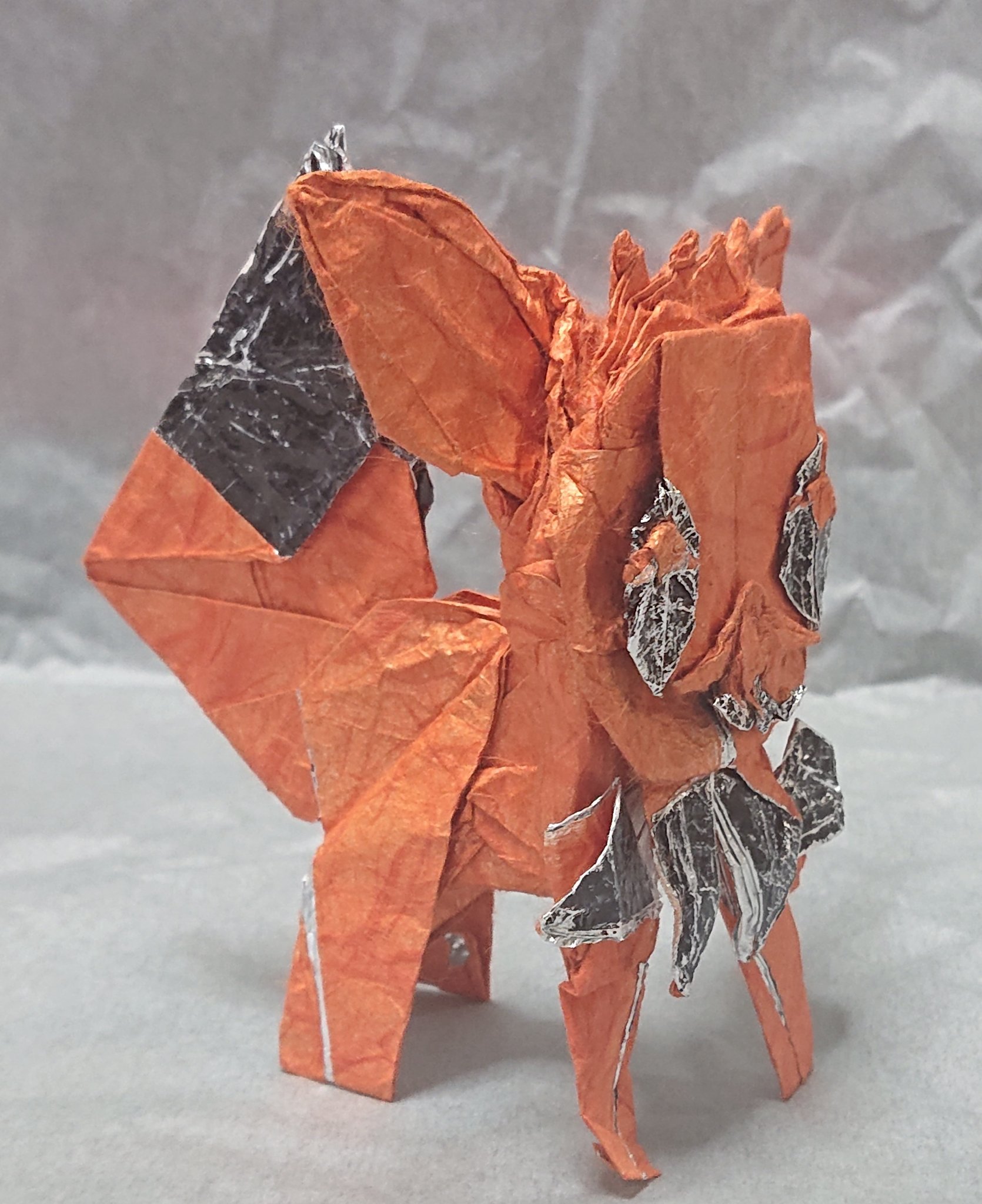Maritaka Origami 折り紙でポケモンのイーブイを折りました 1枚の紙でハサミ非使用 裏目を少し黒で塗っていますが裏面が黒い紙で折ってもと同じ仕上がりになります ナインエボルブーストがない剣盾のイーブイは運用はきつそうです 折り紙作品