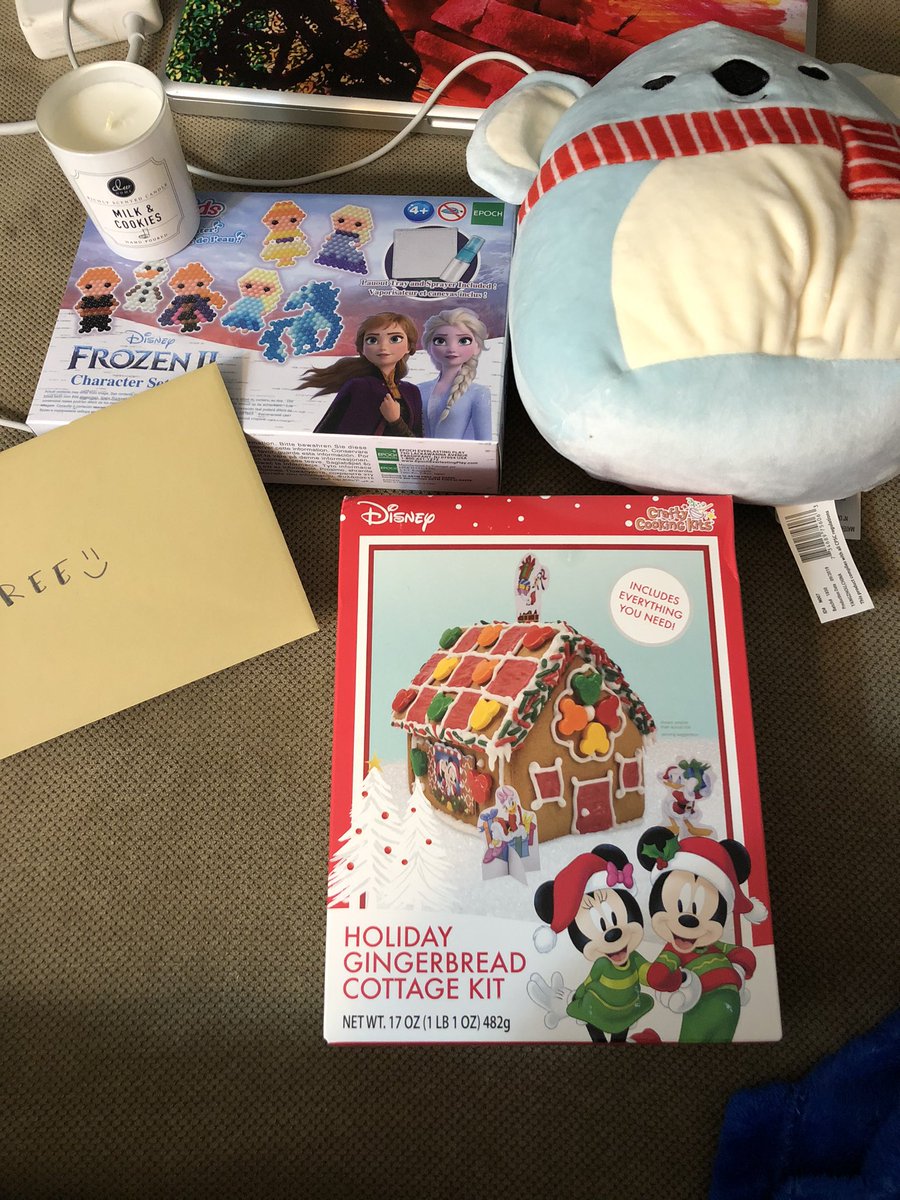 Mo0neyBiz125's tweet photo. Got some #xmasmail #happymail from @jenniibean24 to make my day just after spending all day at the hospital! #igglemail https://t.co/r5qzWcC9K7