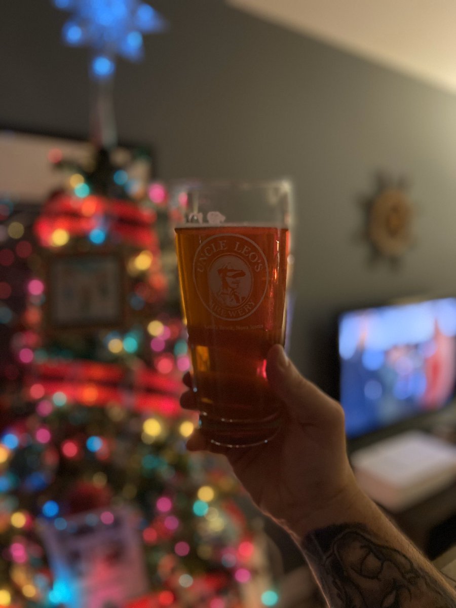 McCully's tweet photo. Having one for Pictou tonight...

#MerryChristmas #NoPipe @UncleLeosBrewer https://t.co/JLuXgvIdk2