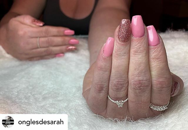 hrdnails's tweet photo. 💖Par • @onglesdesarah MOM 💫 
Dip #hrd051 👉 https://t.co/4v64fkJtkB
.
.
.
.
.
#resinepoudre #montrealnails #lavalnails #powdernails #onglesmontreal #onglesresine #dippednails #dippingpowder #dippowdernails #dippowder #resineetpoudre #quebecnails #hrdnails #winternails https://t.co/LCVMFACwGf