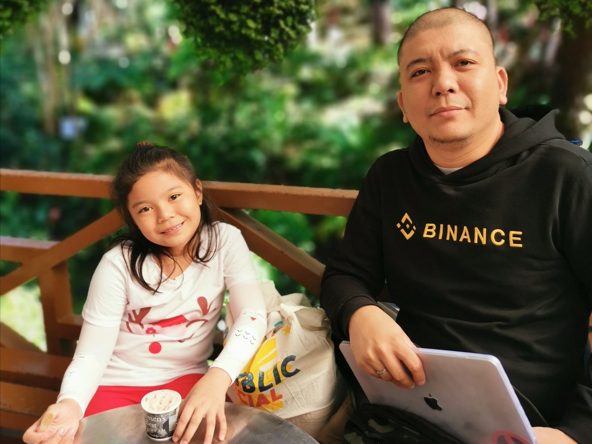 ZachZwei's tweet photo. Chilling out with my daughter. Enjoying the cool breeze of Baguio City. She is eating strawberry ice cream, while I am pulling out my weapon of mass adoption.
@binance @TrustWalletApp
#GetTrust
#StayDecentralized https://t.co/SGhOOZCode