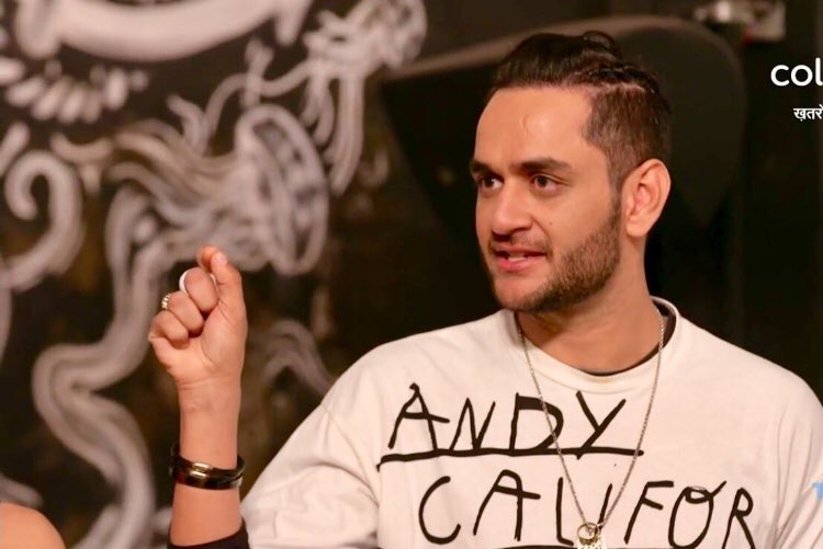 Iam_VikasGupta's tweet photo. Always stand for what is right, even if you are standing alone. Good Morning 😊 Watch me on @BiggBoss only on @ColorsTV and anytime on @justvoot . #VikasGupta #VikasInBB13 #BiggBoss13 #BB13 #lostsouls https://t.co/mmj4LMdgOc