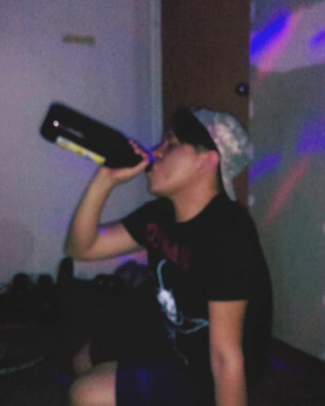 JaviPL2310's tweet photo. En mi libro, me emborracho cada vez que me rompen el corazón.

#instanboy #instanmoment #cdmx #beer https://t.co/N4oheY4IcN