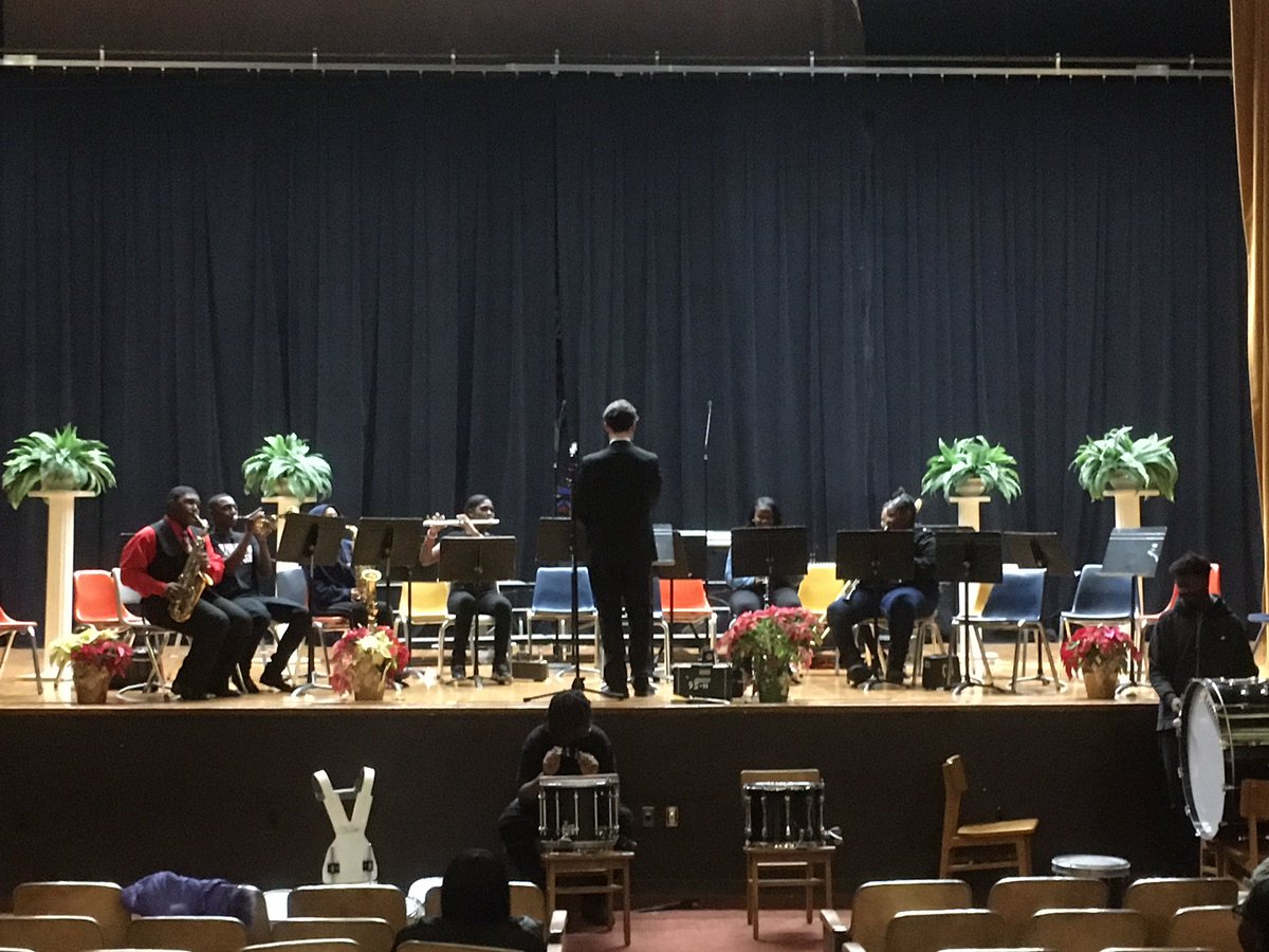 ADofArts's tweet photo. Excellent #beginningband and #beginningchoir Concert @denby_hs last night! @Detroitk12 #studentsriseweallrise https://t.co/vvfB3tyvps