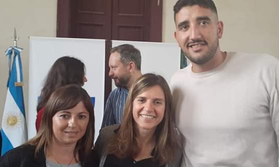 loregallego15's tweet photo. Hoy participamos de la reunión convocada por la Ministra de Desarrollo para la Comunidad ,@FerRaverta, en el Municipio de Moreno.
Conocimos a su equipo y nos invitó a pensar juntos políticas públicas que  mejoren la vida de los vecinos y vecinas de la provincia de Buenos Aires. https://t.co/JsjOedxBR6