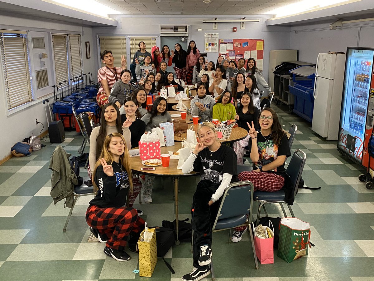 polydrill's tweet photo. drill christmas potluck 2019-20 🎀🥳 https://t.co/ZQBcPgra68