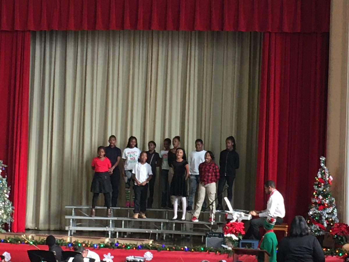 ADofArts's tweet photo. Incredible #beginningchoir and #beginningorchestra Concert at @Detroitk12 Nolan! #studentsriseweallrise https://t.co/ib6gufQ7No
