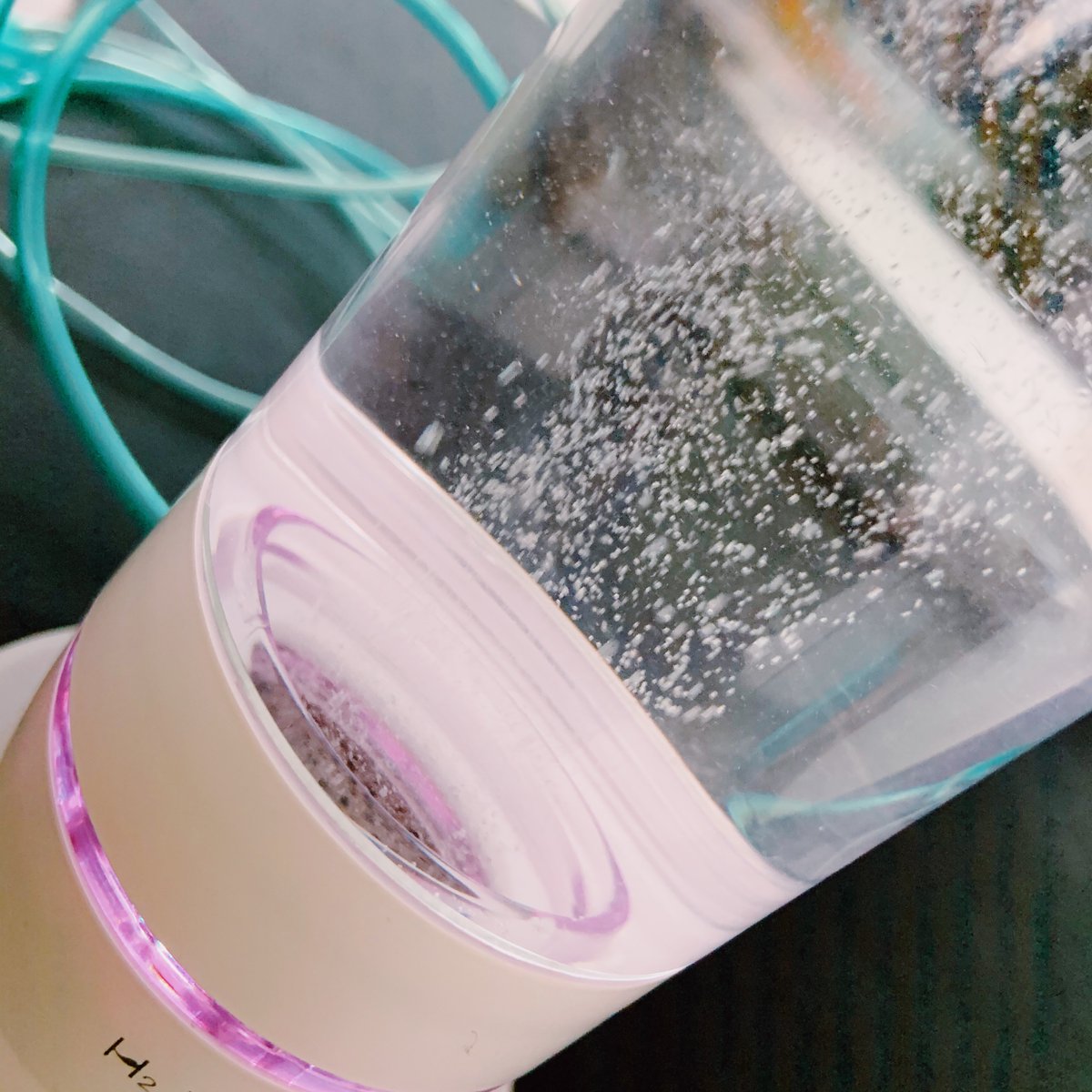 H2life1's tweet image. Woo! It is also a portable hydrogen inhaler!😍
#hydorgenwaterbottle
#hydrogeninhaler
#hydrogenwatergenerator
#hydrogenhealthy #healthylifestyle