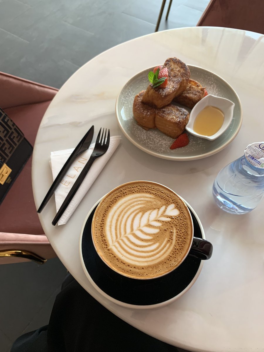 الصباح والكثير من اللحظات اللذيّذه.🍞🍃