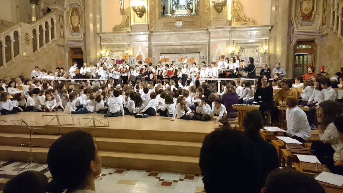 tcliment's tweet photo. Ahir a l’Església Bonanova, plena de gom a gom, les criatures de l’EMM Can Ponsic i de @Xamfra_Centre van gaudir i fer gaudir cantant i fent música. #pedagogiamusical #diversitat #dretsculturals @EsterBonal @mariatrusal @subirats9 @InstInfancia @JordiMartiGrau @MartaCasasCasta https://t.co/Qv8BmPk4dN