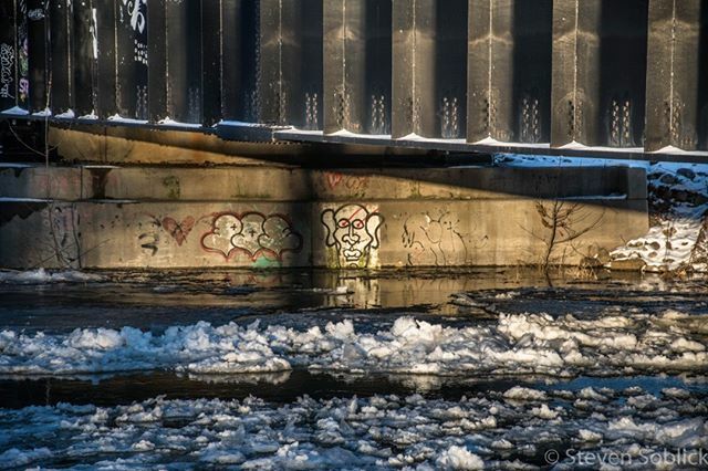 StevenSoblick's tweet image. Under Train Bridge #bridge #trainbridge #train #rail #graffiti #ice #ithaca #twithaca ift.tt/35Ff10R