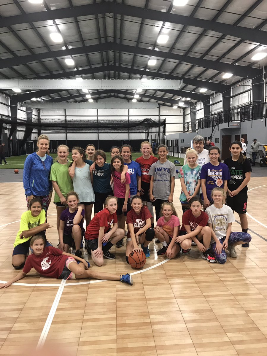 phoenixselect's tweet image. Phoenix 2026 and 2027 got after it tonight👊💪😁 Kids from Liberty Hill, Vandy, Copperas Cove, Leander, Georgetown, Salado, Lampasas, Westwood, CP and Westwood☺️ #weWorked #weGotBetter #weHadFun #phoenixProud
