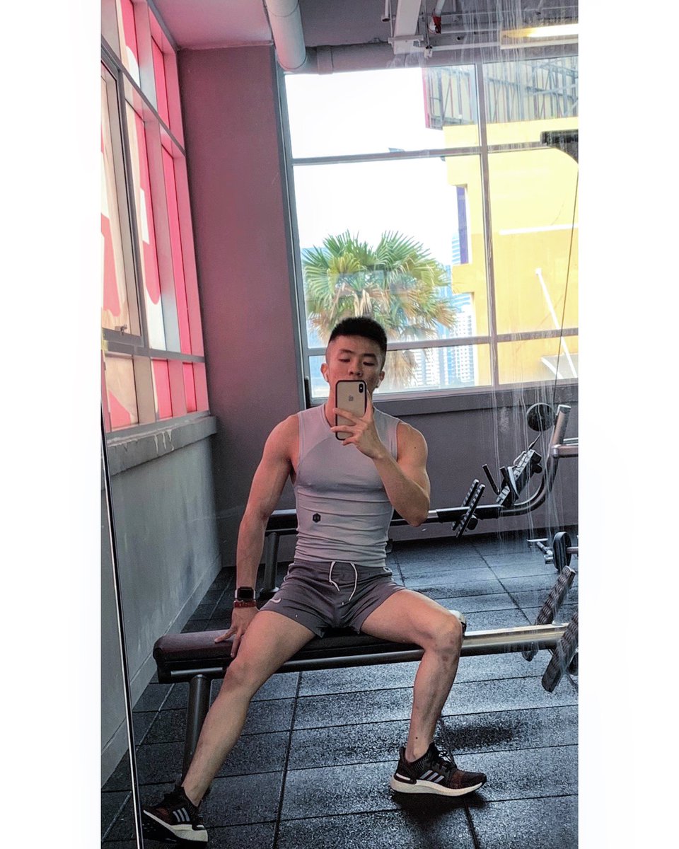 EricZei1005's tweet photo. 在外��信爆棚的我,
回到家对着镜子问:为什么你那么丑!
不要被别人的称赞而影响了你的进步空间...
#ericzei语录 #trowback
#ericzei #underarmour #nike #adidas #fitness #celebrityfitness #youngboy #muscle #applewatch #chest https://t.co/GlXF0uWr2J