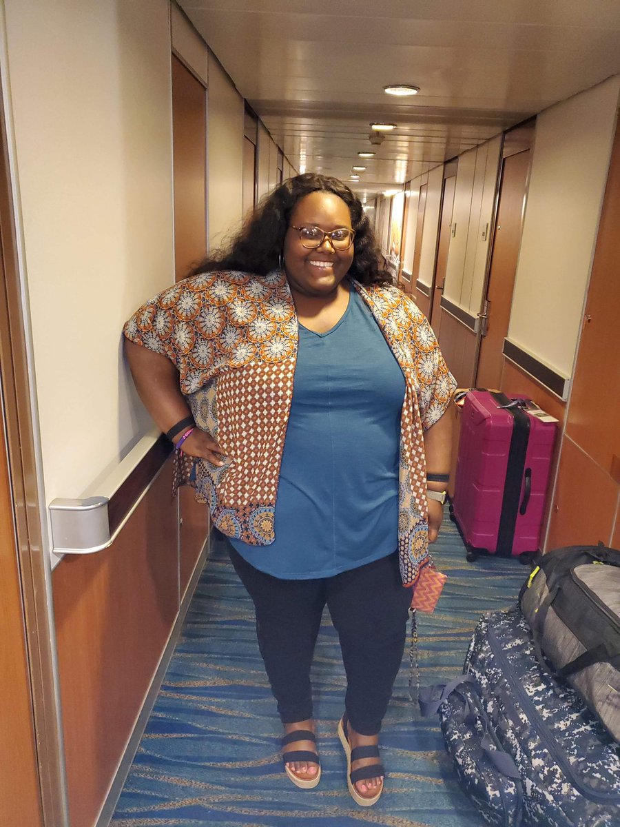 bigfine_dime's tweet photo. Almost forgot #bigfinefriday (haven’t taken any pictures since the cruise 😬 buuuut oh well 🥴
#naturalhair #naturalista #NaturalHairTwitter #skinglowin #frogrowin #bigfinehive #sewin #protectivestyles #BigGirlTwitter #FatGirlTwitter #BigFineEnergy #bigfinesmatter https://t.co/lQPykJJEWC