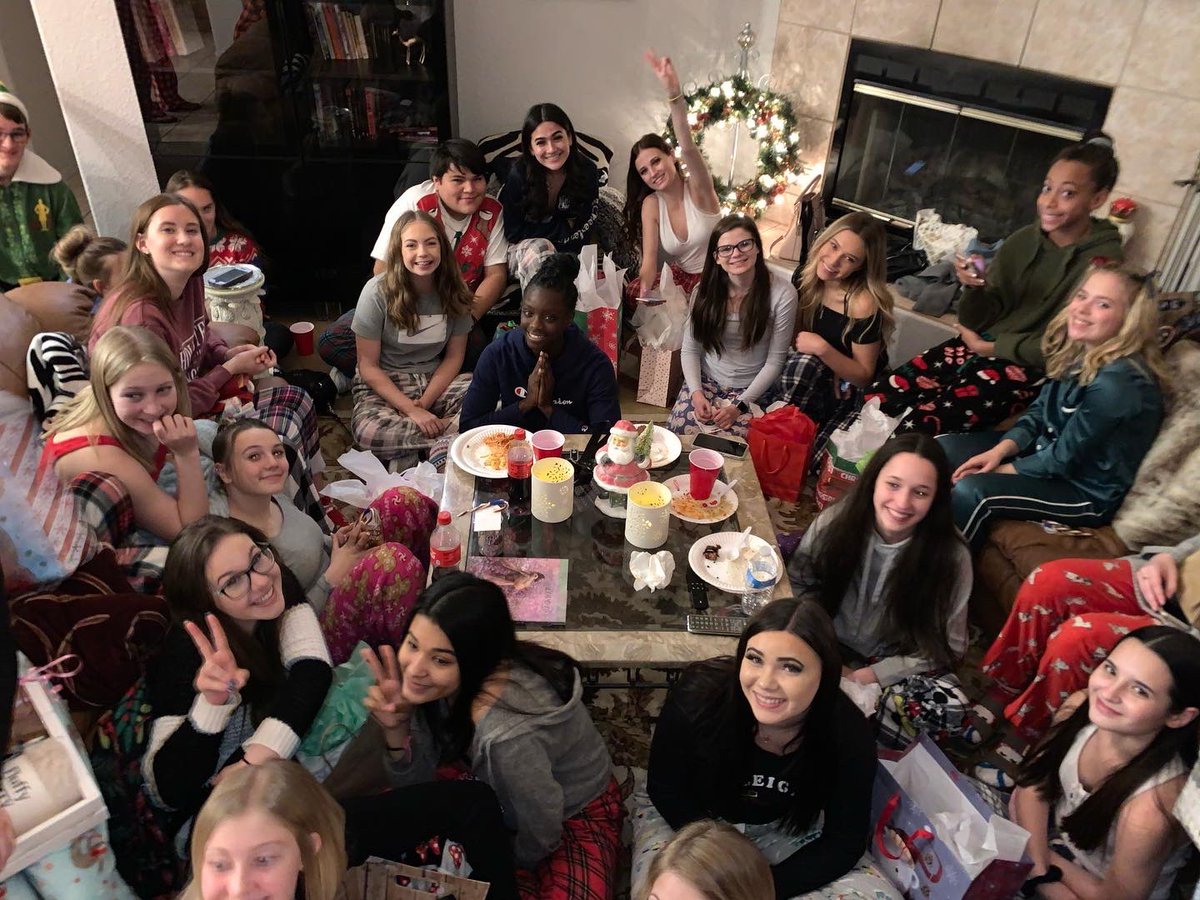 Merry Christmas and Happy Holidays from the Ironwood Ridge Cheer team! 💋❤️🎄