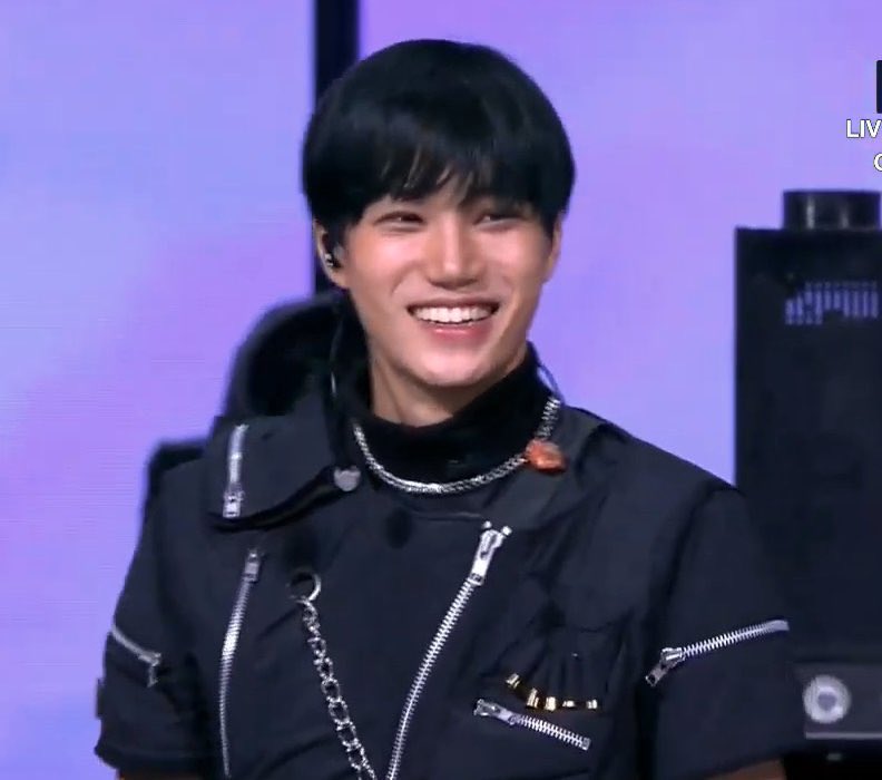 zkdkim's tweet photo. Not to be dramatic but Jongin has really touched my heart in ways people in real life can’t. I look at him, I see someone talented &amp; beautiful. I listen to him, I hear a wise, humble, smart, selfless young man. I’m glad that one click on my phone brought me to him #8YearsWithKAI https://t.co/oUIcAtI4my