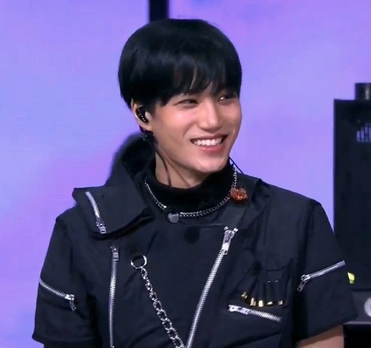 zkdkim's tweet photo. Not to be dramatic but Jongin has really touched my heart in ways people in real life can’t. I look at him, I see someone talented &amp; beautiful. I listen to him, I hear a wise, humble, smart, selfless young man. I’m glad that one click on my phone brought me to him #8YearsWithKAI https://t.co/oUIcAtI4my