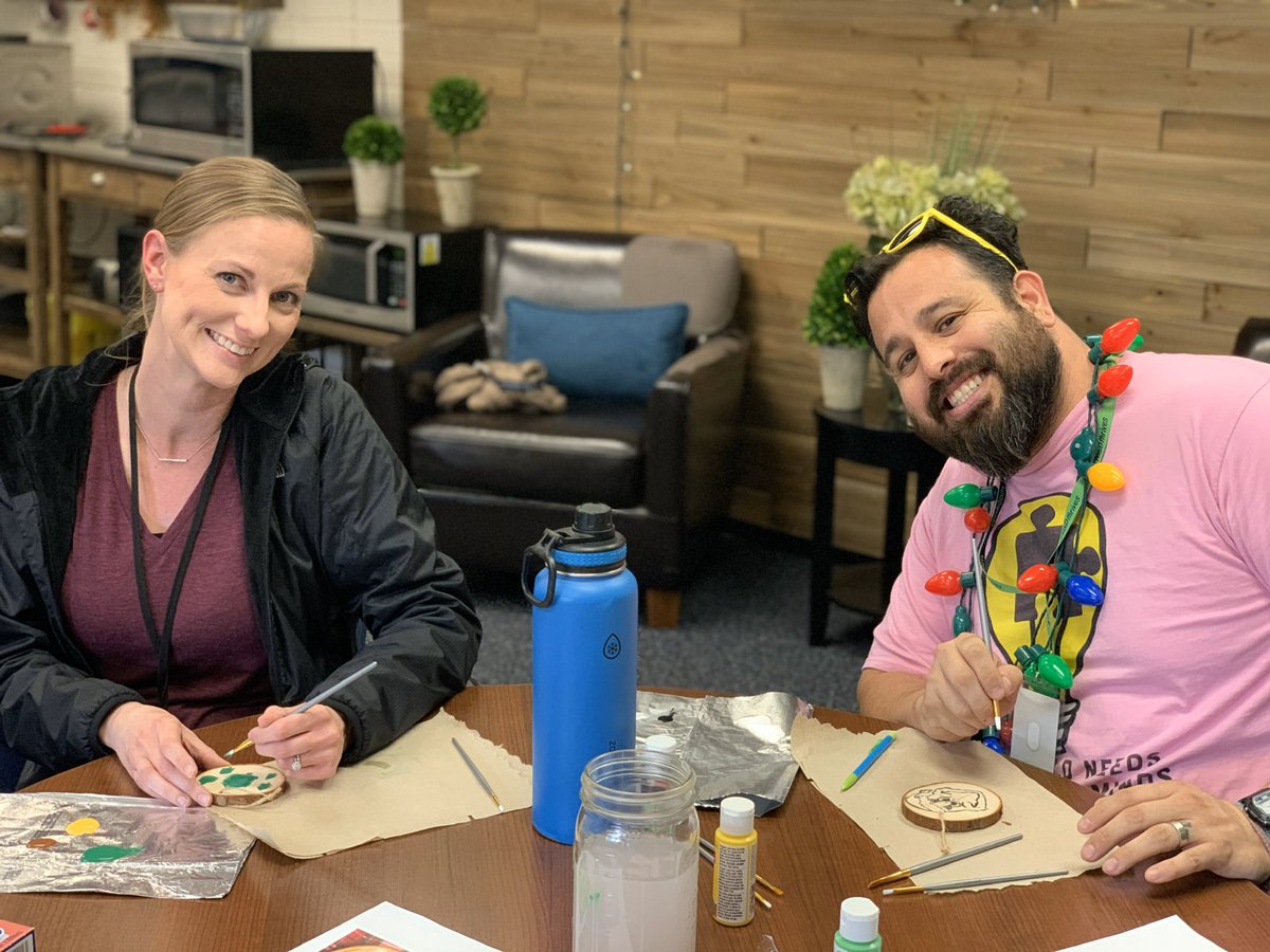 mc_ashly's tweet photo. Oh what fun it is!  ... Beswick teachers get their craft on! Thanks Pam for the inspiration! @TUSDschools @beswickes #wearetusd https://t.co/hKtLwgMd1I
