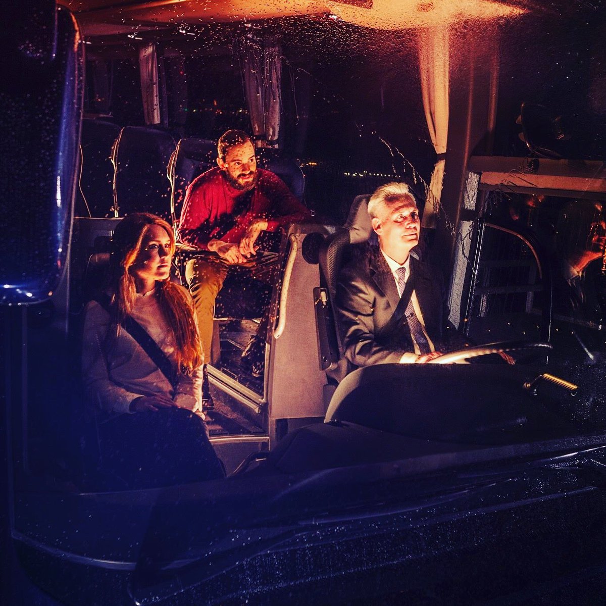 God Jul &amp; Gott Nytt År önskar vännerna på Volvo Bussar!