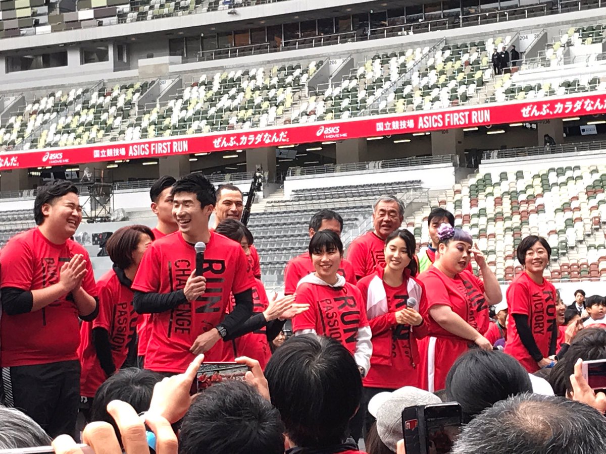 bluetiestreet's tweet image. @国立競技場

800mリレーで、フィッシャーズの誰かにバトンを渡したんだけど、名前が分からん…
桐生さん当たり前だけど速すぎ！
#RUNFORX
