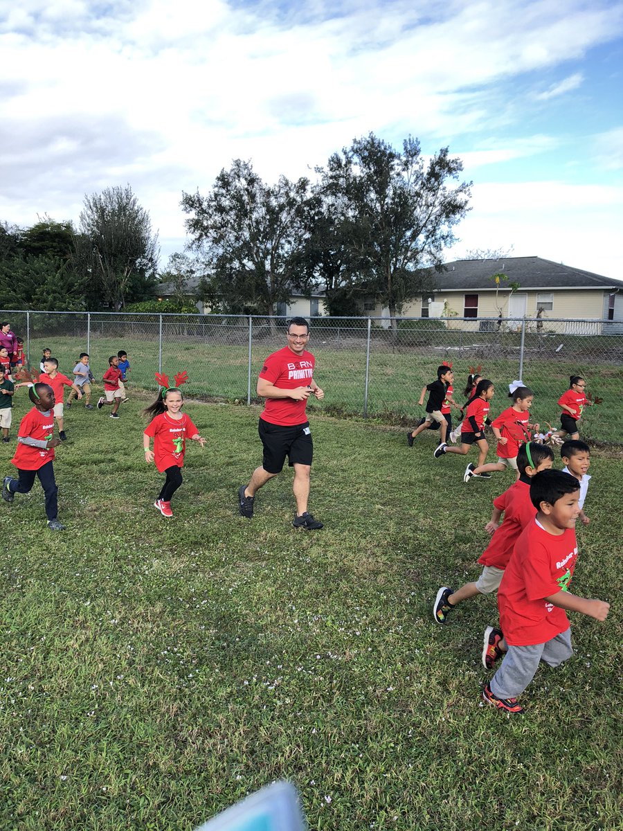 kinder2Psinapod's tweet photo. The kindergarten and PreK students did awesome at the Reindeer Run at Lake Trafford Elementary.  @LearningatLTE Thank you @BenisonCenter for donating water and @Lipman_Produce for donating delicious fruit. https://t.co/bWlE6wXtjL