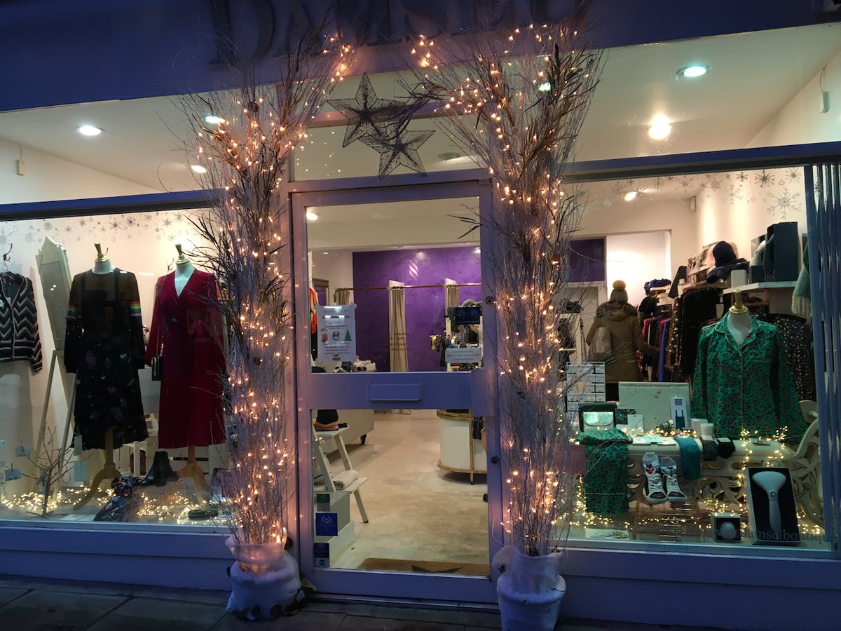 Nothing to wear? Walk through this pretty entrance to <a href="/damselboutique/">Damsel Boutique</a> on Devonshire Road and you'll find it hard to walk out with nothing. Support #IndieChiswick #shoplocal this #Christmas <a href="/w4devonshirerd/">Devonshire Road</a>