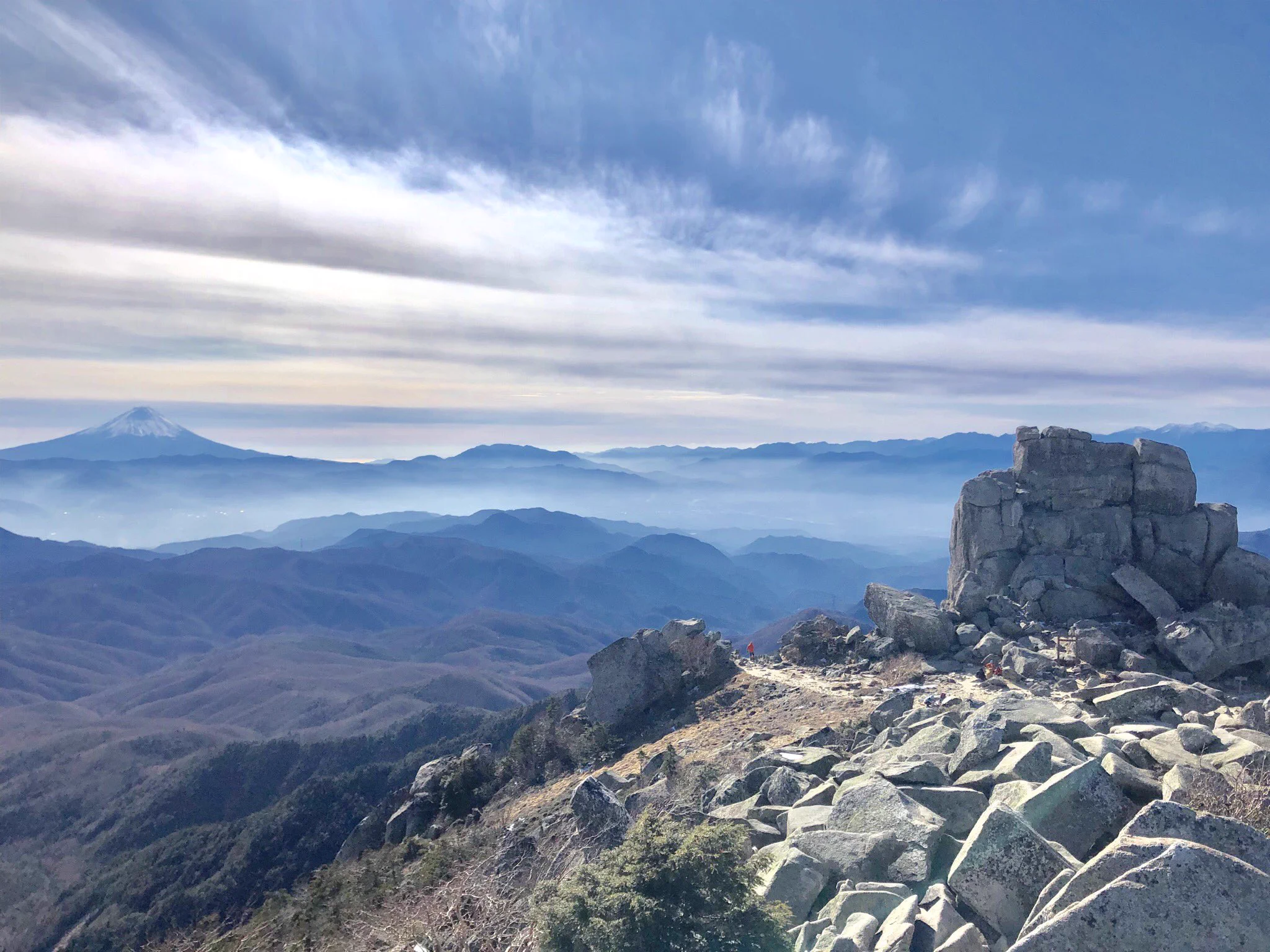 @Yassun0222K 12月の金峰山です
登山を通して見る四季もいいですよ(^^) 