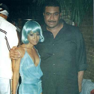 TLCArmyNews's tweet image. Our condolences go out to Left Eye's fashion designer uncle Kyle Young. He created some of TLC's most iconic outfits during the CrazySexyCool era. May he Rest In Peace 🙏🏾 #RIPKyleYoung