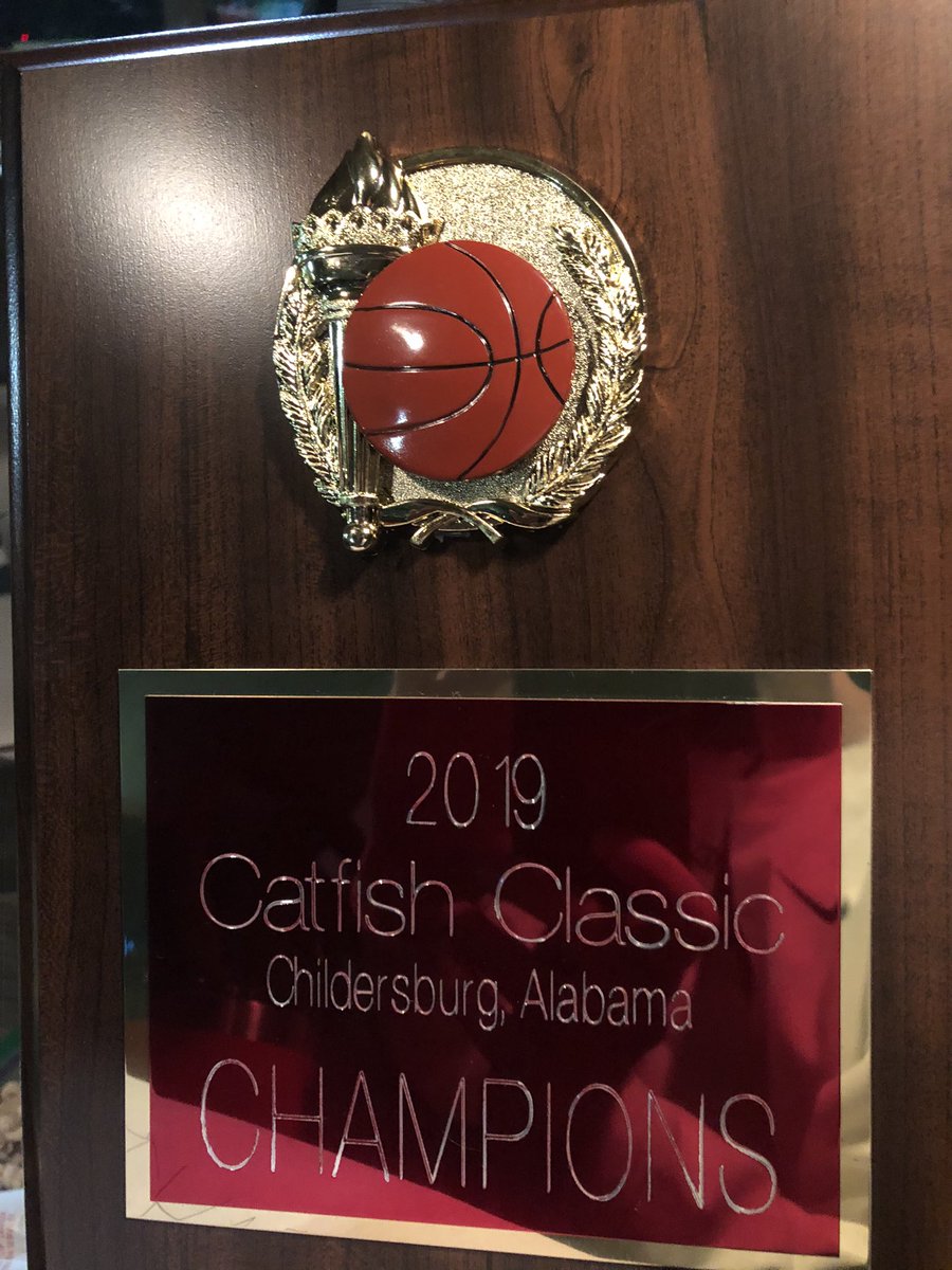 HHSHuskyBBall's tweet photo. Huskies go 3-0 in Childersburg to win the 2019 Catfish Classic. Caden Pierce and Daunte Cave were named to the All Tournament team. Over 3 games, Caden averaged 25.3 points and Daunte averaged 16.3 points. https://t.co/fE3WXBrFsh