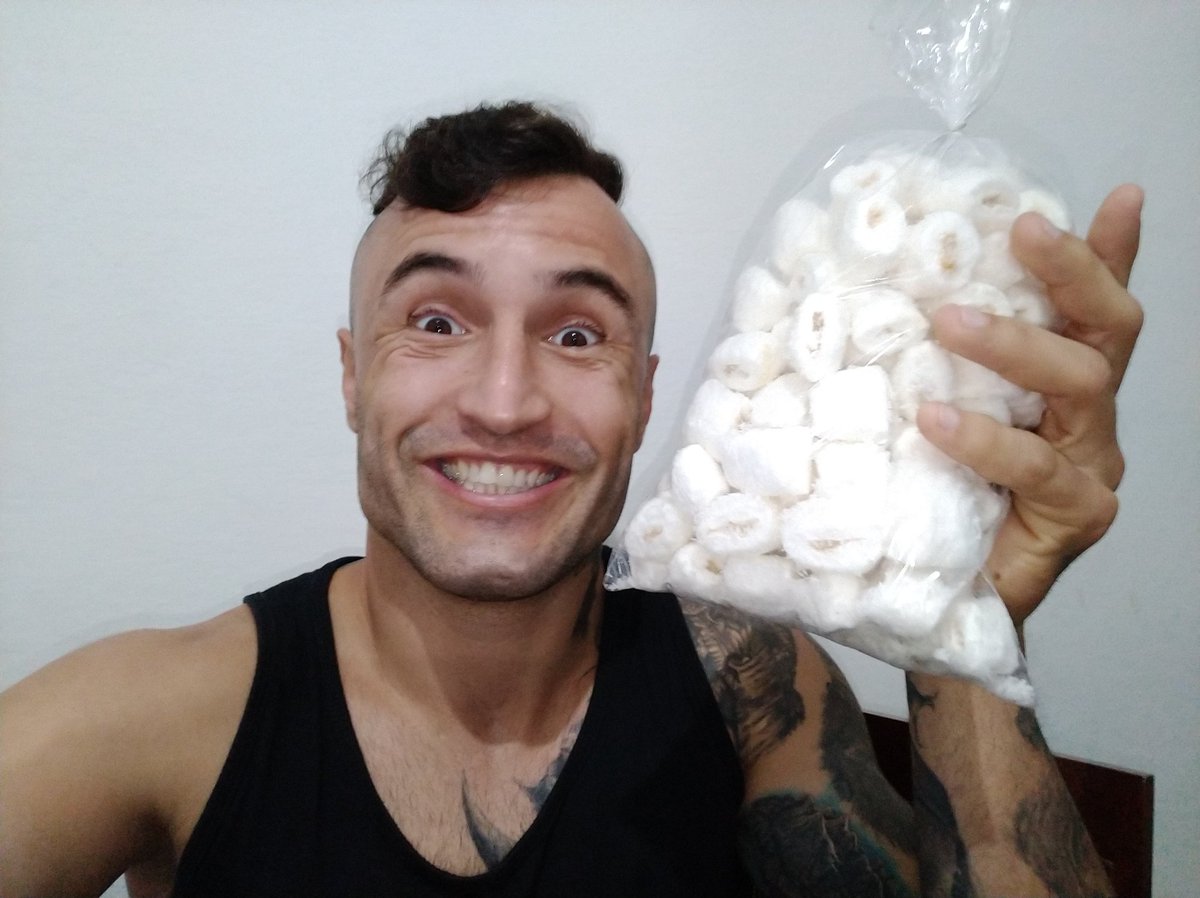 allanguerragome's tweet photo. Adoro ter #Hipoglicemia 😍😍😍 a melhor bala de #côco #recheada do sul de minas #trêspontas 😉 @lidienegouvea
#parabéns pelas gostosuras 😍🙏
#doces #brigadeiro #chocolate #confeitaria #bolo #festa #o #docesfinos #bolos #docinhos #bolo #doce #sobremesa #docesgourmet https://t.co/BQcQk5pBHo