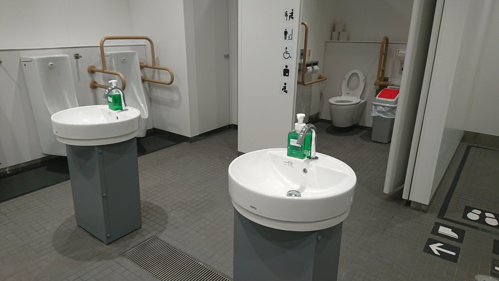 ãˆã‚‹ On Twitter æ–°å›½ç«‹ç«¶æŠ€å ´ãŒæƒ³åƒä»¥ä¸Šã«é…·ã„ ãƒˆã‚¤ãƒ¬ã«ã¯ã‚¢ã‚¤ãƒ©ãƒ³ãƒ‰æ‰‹æ´—ã„ ä¾¿å™¨ã®æ•°ã¯ãã