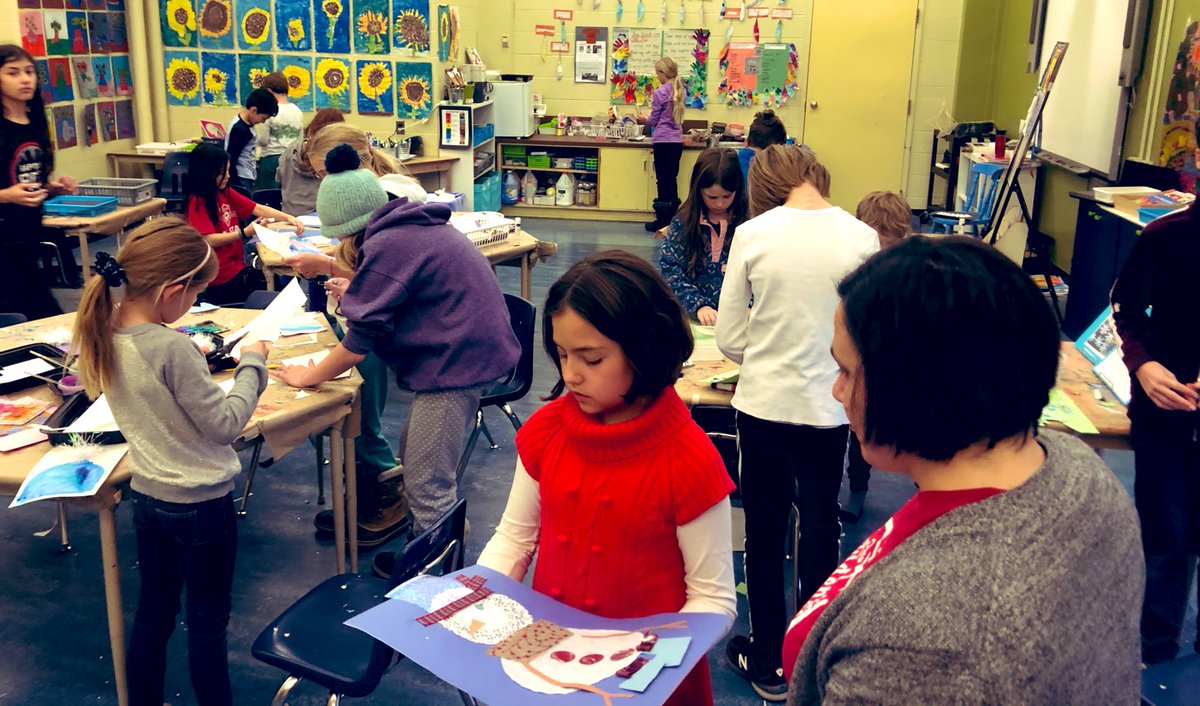 TDSB_HowardPS's tweet photo. We are proud of our students in WeClub, working hard and fundraising for others. Parents and Students learning and growing together. #FamilyFun #HolidayArt #HomeMadeOrnaments #WeClub @Tdsb_stondat @tdsb https://t.co/NrOVyZzBfV