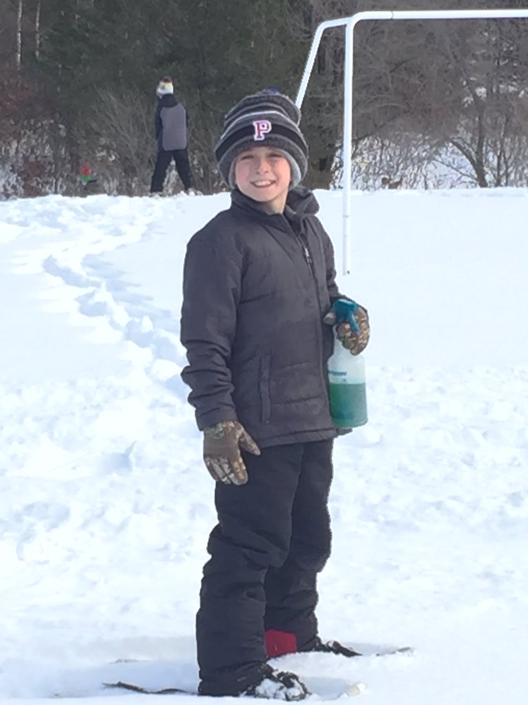 pollardclass477's tweet photo. Snowshoe hike to the school forest &amp; snow painting today at interest hour. https://t.co/mj0o21kHD5