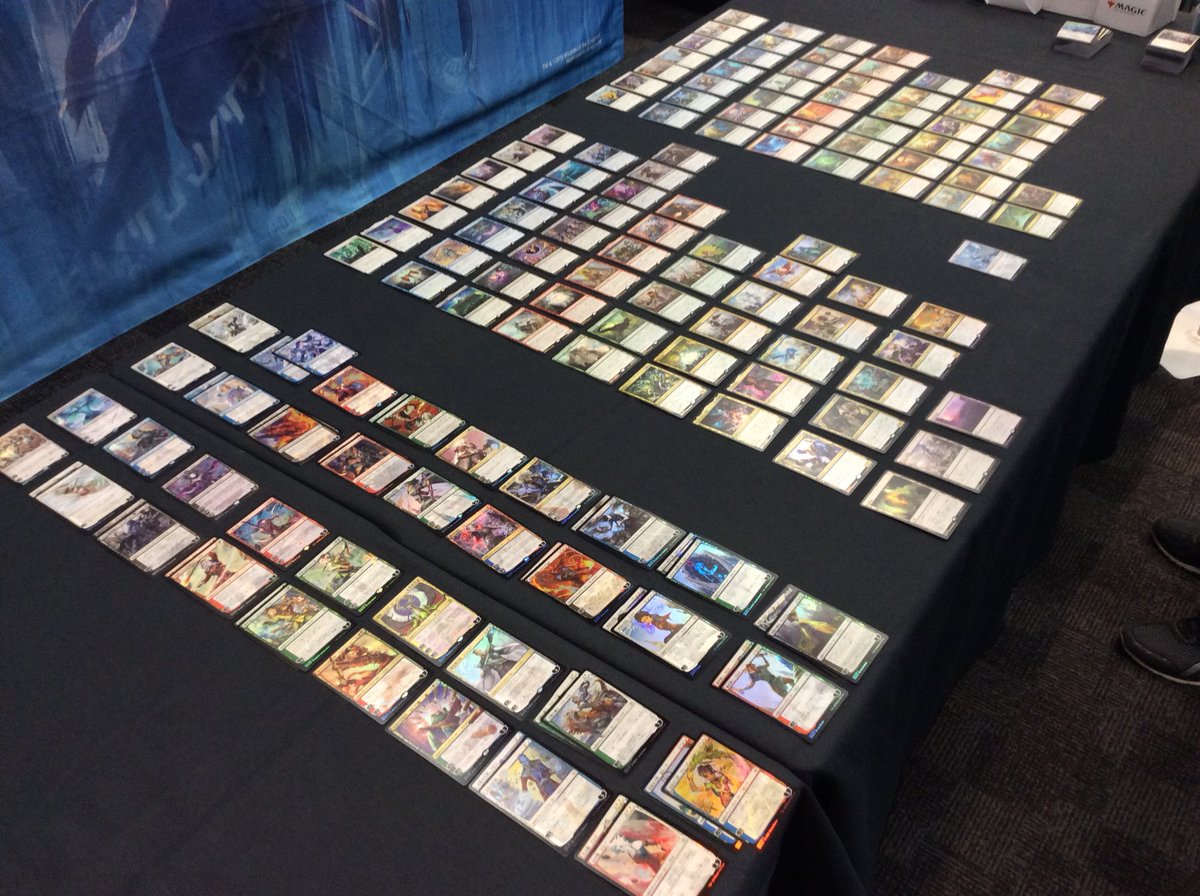フルコンプ Mtg Mtg The Finals 19 予選4ラウンドが終了すると 灯争大戦 オールフォイルカード ロチェスタードラフトの参加者抽選が始まます カード準備中 Mtgjp