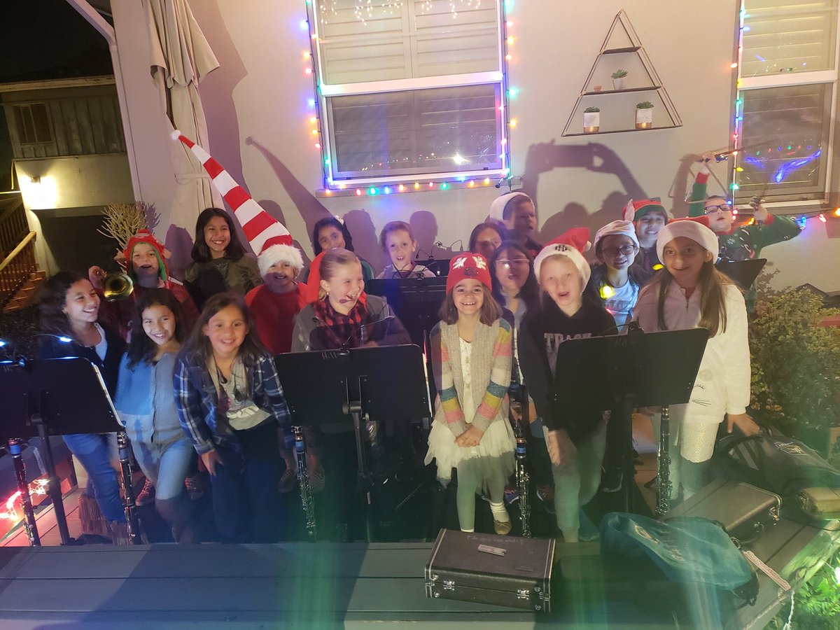 ondrya1's tweet photo. My kiddos rocked Christmas circle tonight! #CVESD_VAPA #hilltopdriveelemrntery #vh1stm https://t.co/XmSqEtlQsq