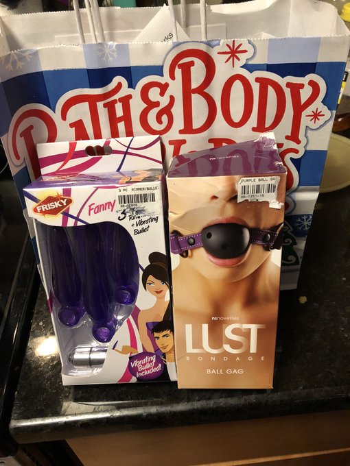 I&rsquo;m at my babygirl&rsquo;s house for the weekend. What kind of content would you like to see from me/us? 🤔😈  PS<a href="/tag/spoiledbrat"class="tags"><span>#spoiledbrat</span></a><a href="/tag/ftm"class="tags"><span>#ftm</span></a><a href="/tag/tonguegame"class="tags"><span>#tonguegame</span></a><a href="/tag/ftmdaddy"class="tags"><span>#ftmdaddy</span></a><a href="/tag/soft"class="tags"><span>#soft</span></a>