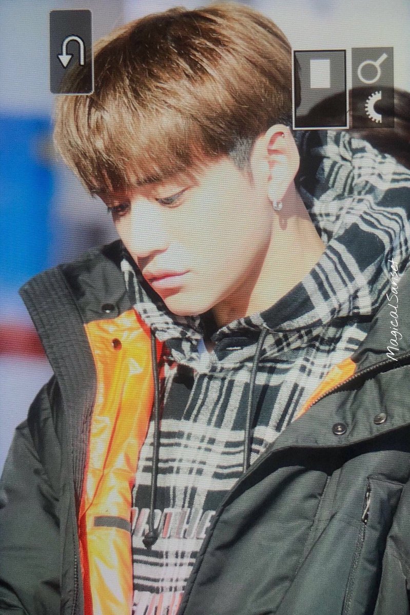 MagiCalSunSet_'s tweet photo. #LUCAS #루카스 #黄旭熙 191221 https://t.co/iDZi1wO10L